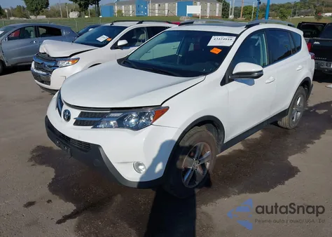 2015 Toyota Rav4 Xle z USA, uszkodzony, nr VIN 2T3WFREV3FW161352